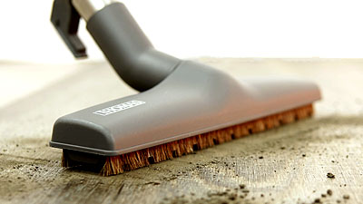 Сухая уборка паркета и ламината