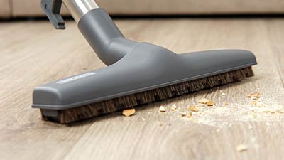 Бережная уборка паркета и ламината