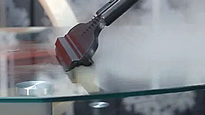 Быстрое удаление различных загрязнений с зеркальных и стеклянных поверхностей