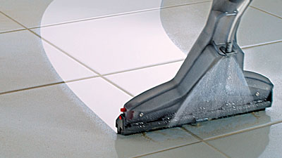 Миття підлог та килимових покриттів тільки чистою водою