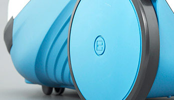 THOMAS Twin Aquawash, front running rollers for easy movement and overcoming obstacles