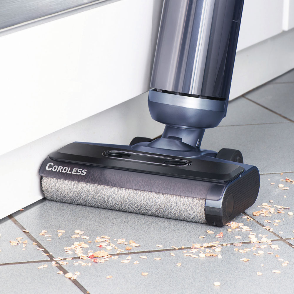 AquaFloorCleaner Cordless Plus, тщательная уборка в углах и под стенами благодаря конструкции моющего валика