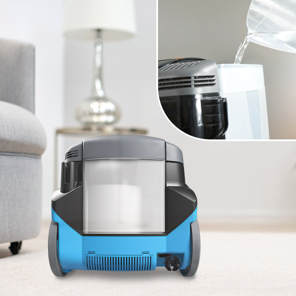 Capacious removable cleaning solution tank 