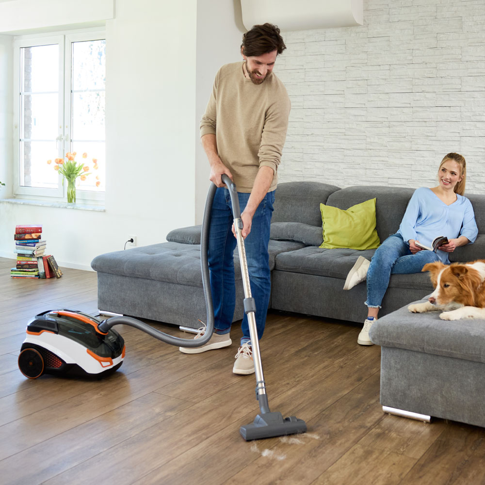 Amfibia Pro Animal оснащен специальной насадкой для уборки шерсти с ковров и твердого пола