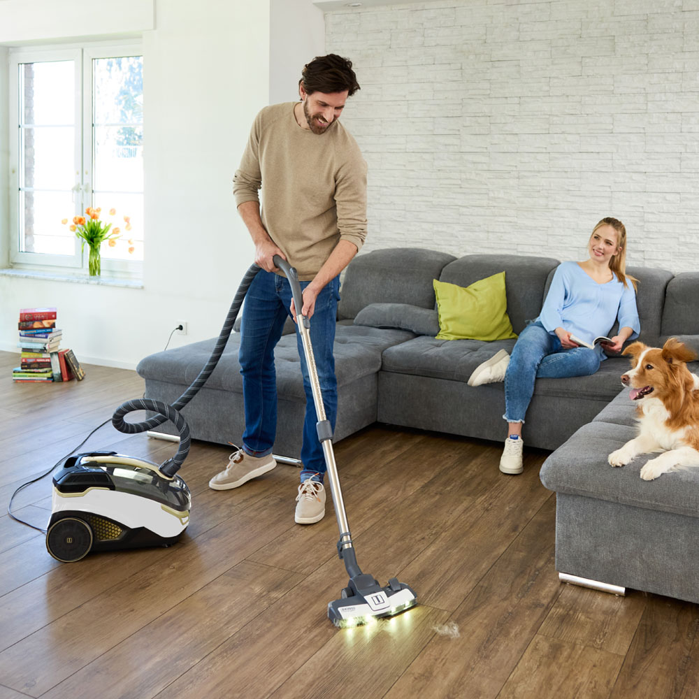 Amfibia Pro 4ALL, насадка с LED-подсветкой помогает тщательно убрать пол даже в темных местах