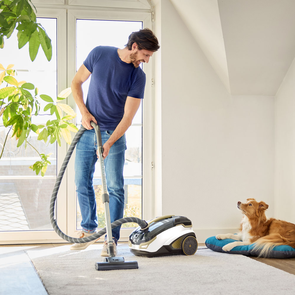 Amfibia Pro 4ALL, тщательная чистка ковров от шерсти домашних животных с помощью турбощетки