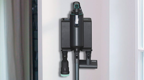 Saving space and time.
The vacuum cleaner is conveniently parked on the charging station in an upright position.
The charging station provides storage for accessories.